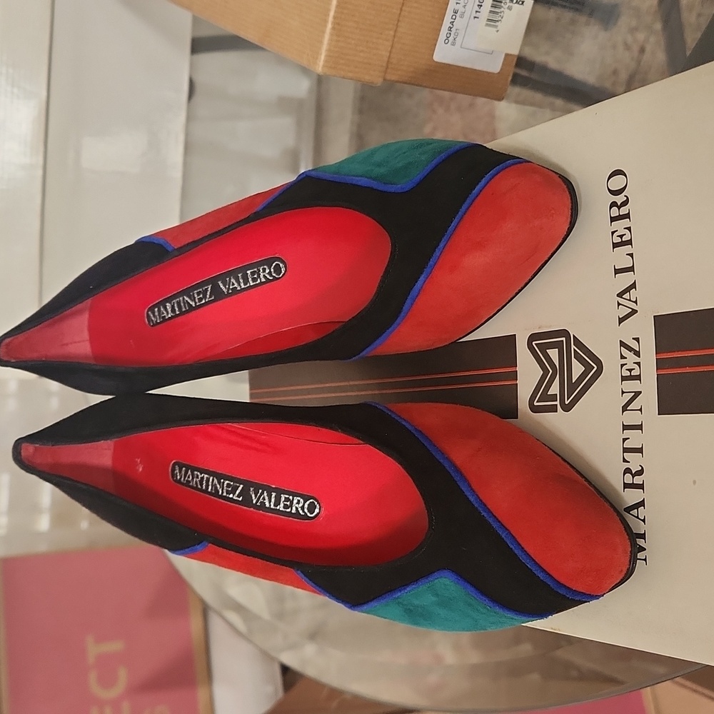 Martinez Valero size 81/2 multicolored suede heels